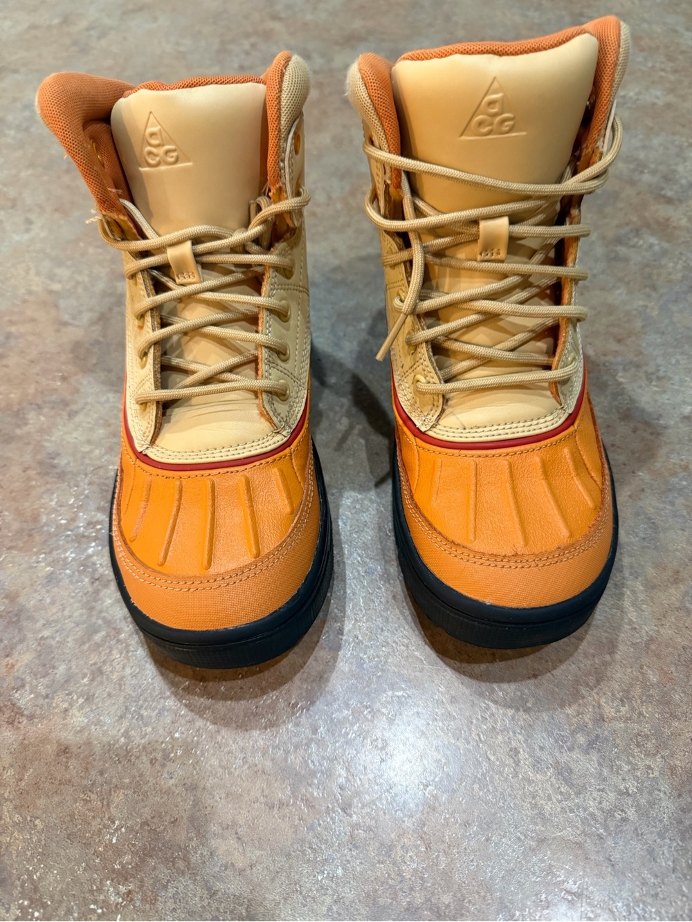 Nike Woodside 2 High ACG Boots.
Size 4Y
